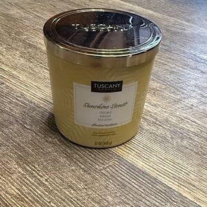 Candle in Sunshine Scent - Yellow